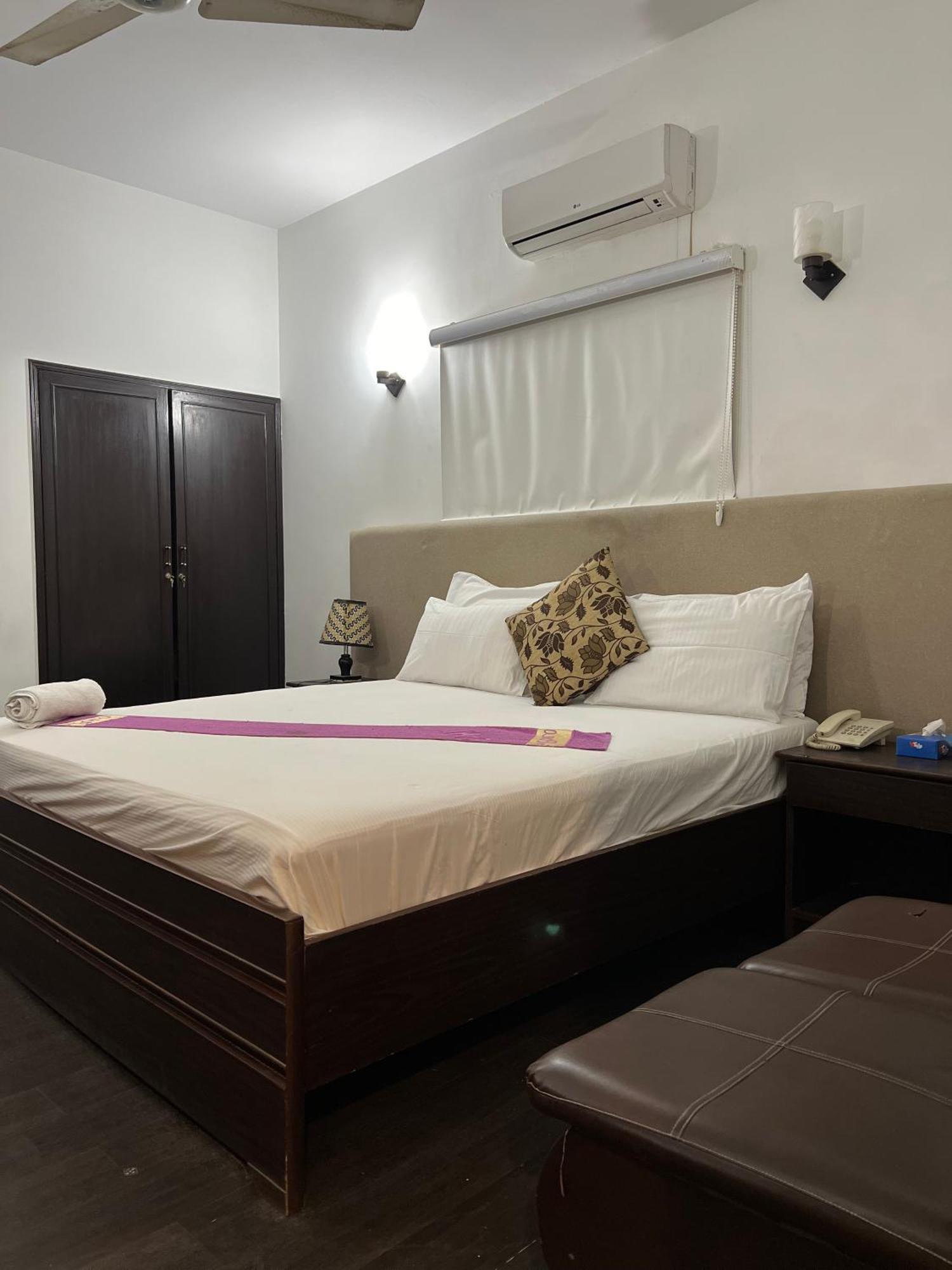Hilton Bayview Lnn Hotell Karachi Exteriör bild