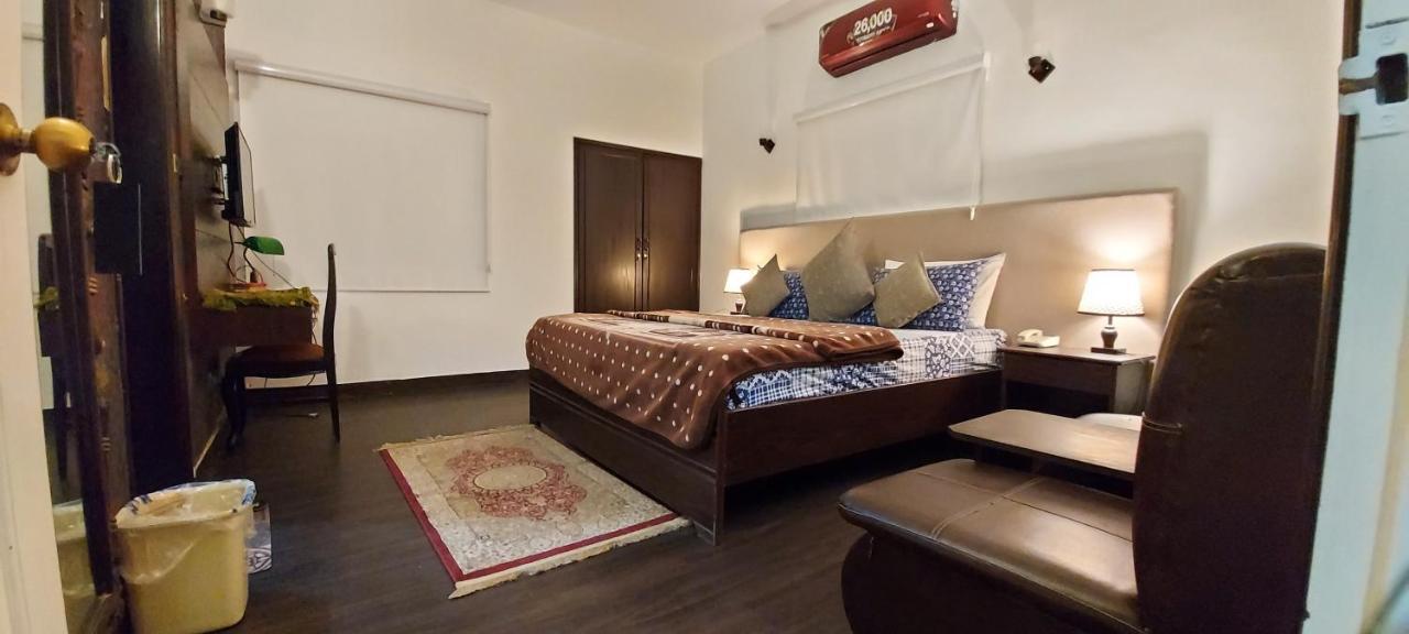 Hilton Bayview Lnn Hotell Karachi Exteriör bild