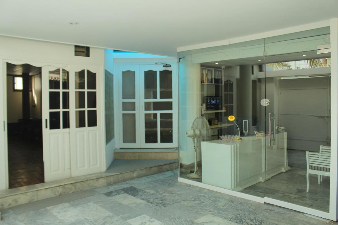Hilton Bayview Lnn Hotell Karachi Exteriör bild